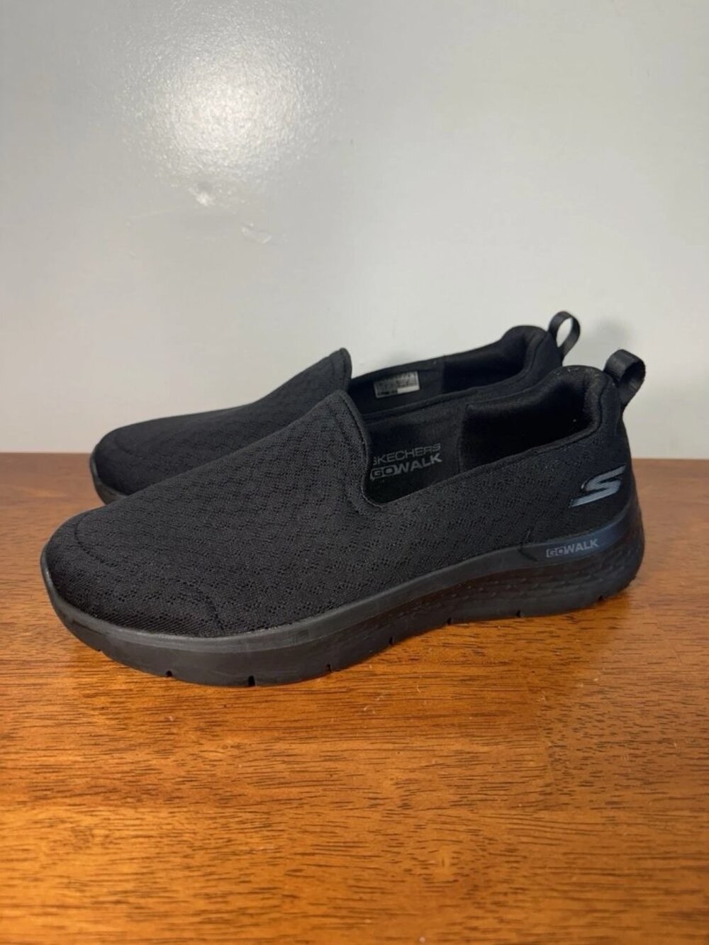 Skechers GOwalk Slip On Walking Shoes Womens 8.5 Black Memory Foam Comfort